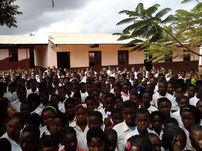 Studenti della scuola Martiri Inhassunge a Quelimane, Mozambico