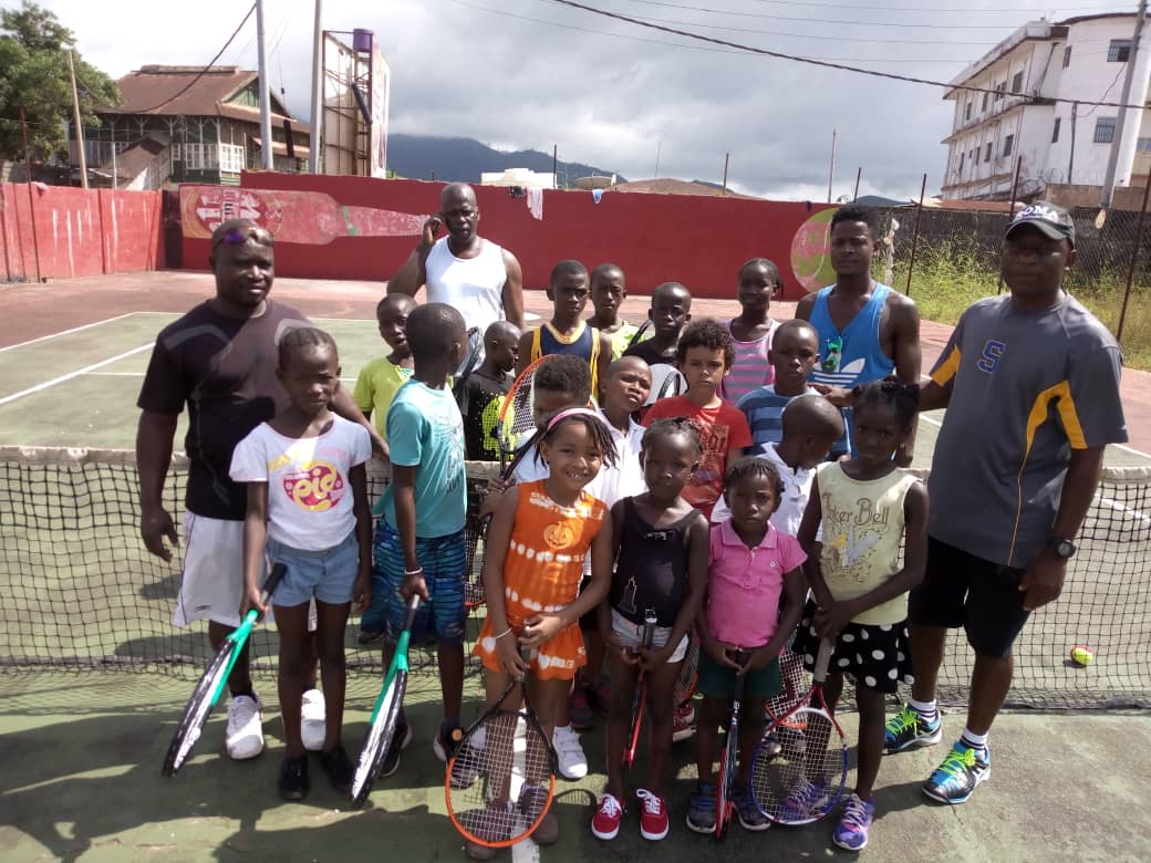 Scuola tennis di Station Hill a Freetown, Sierra Leone